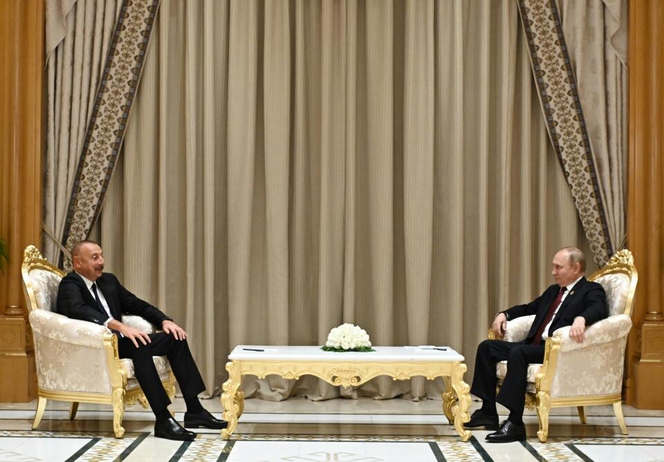 Президент Ильхам Алиев встретился в Ашхабаде с Президентом России Владимиром Путиным