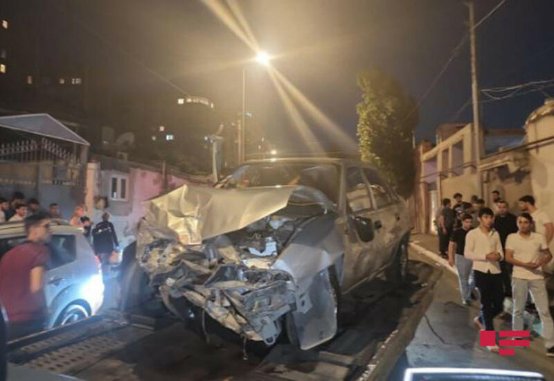 В Баку столкнулись четыре автомобиля,