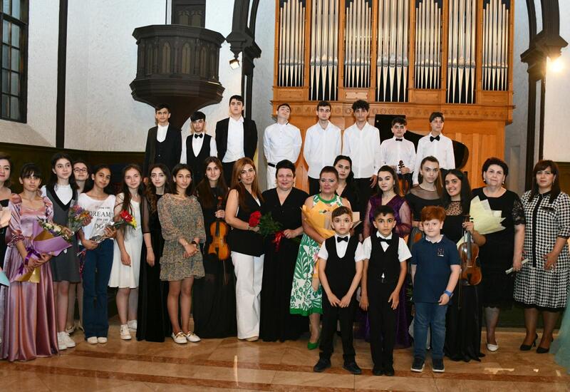 В Баку прошел отчетный концерт участников проекта "Gənclərə dəstək"