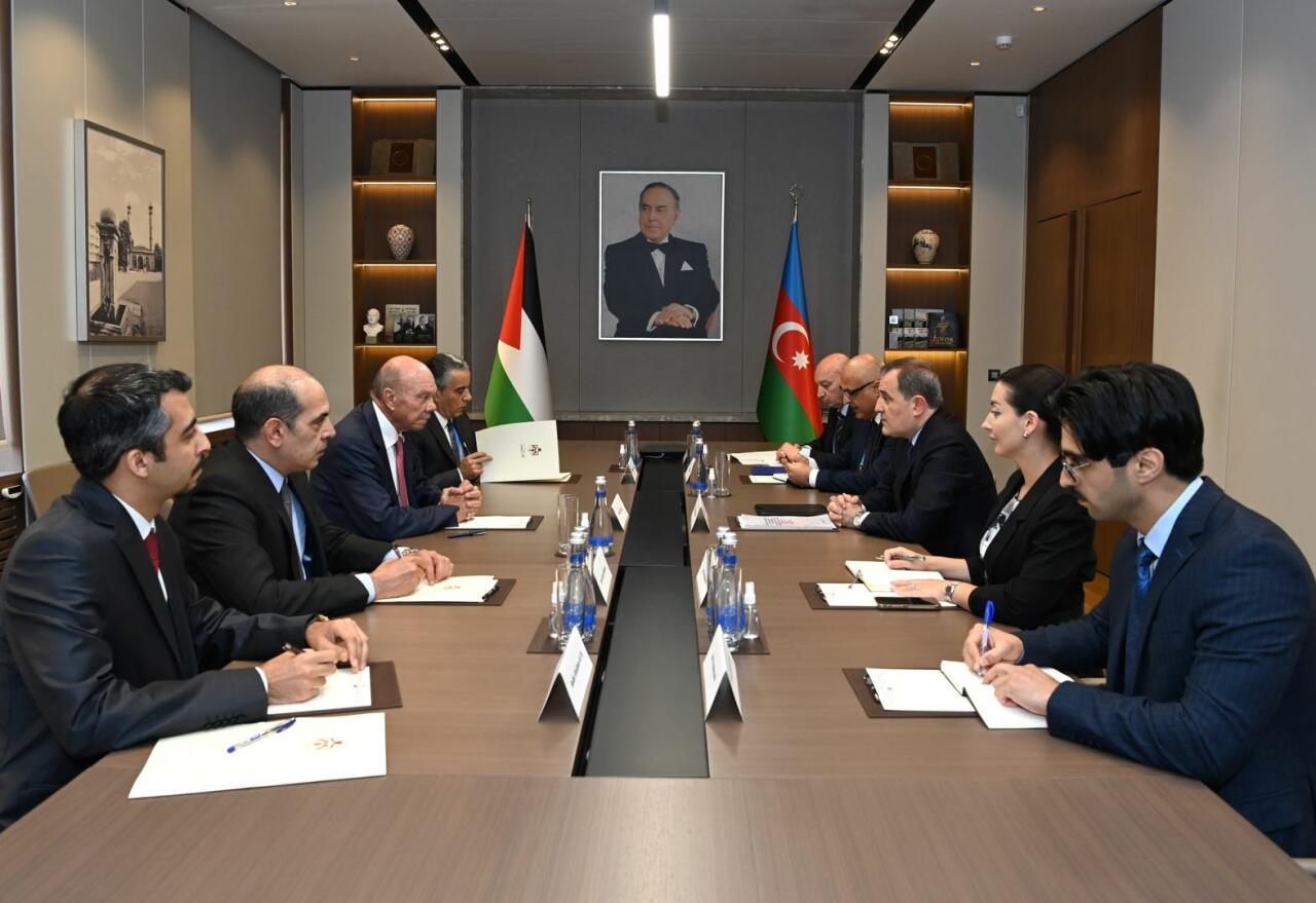 Джейхун Байрамов встретился с председателем Сената Иордании