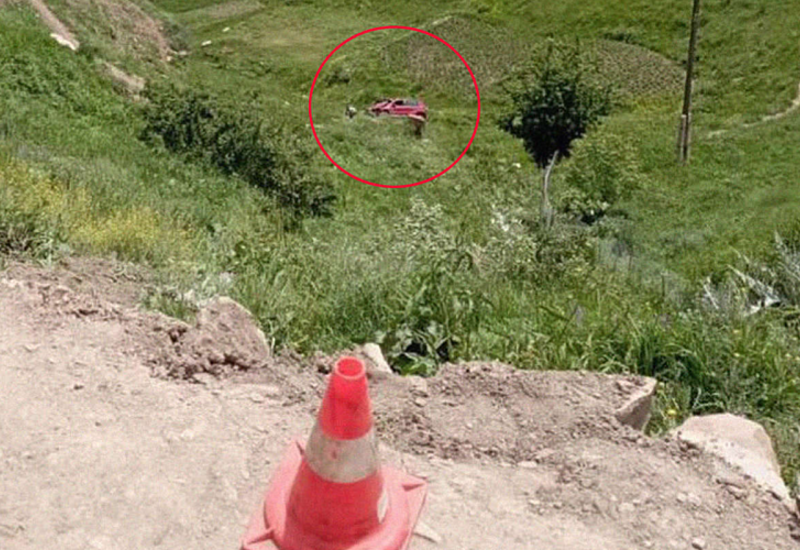 В Дагестане в ущелье упал автомобиль с туристами
