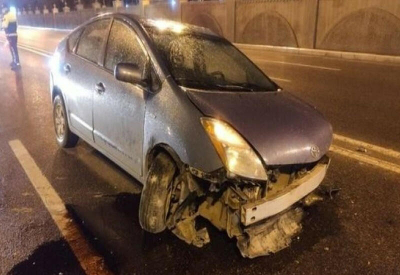 В Баку столкнулись две машины,