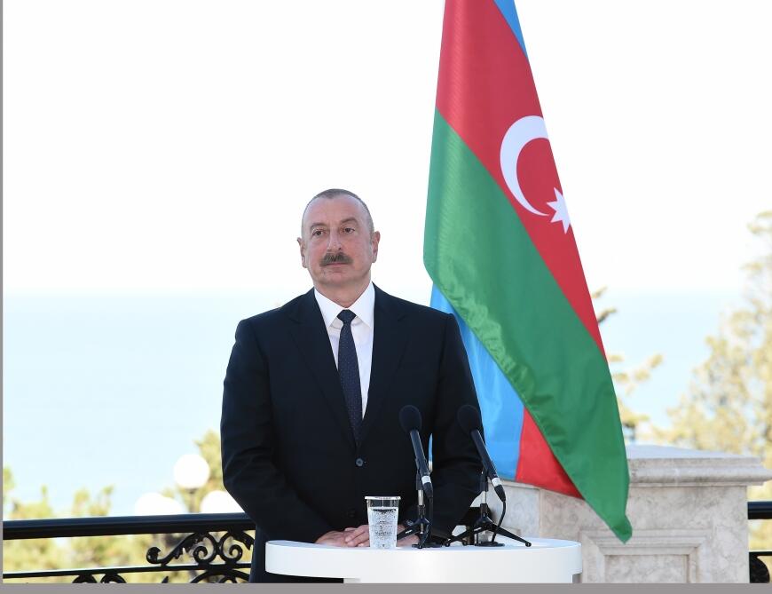 Президент Ильхам Алиев и Президент Европейской комиссии выступили с заявлениями для печати