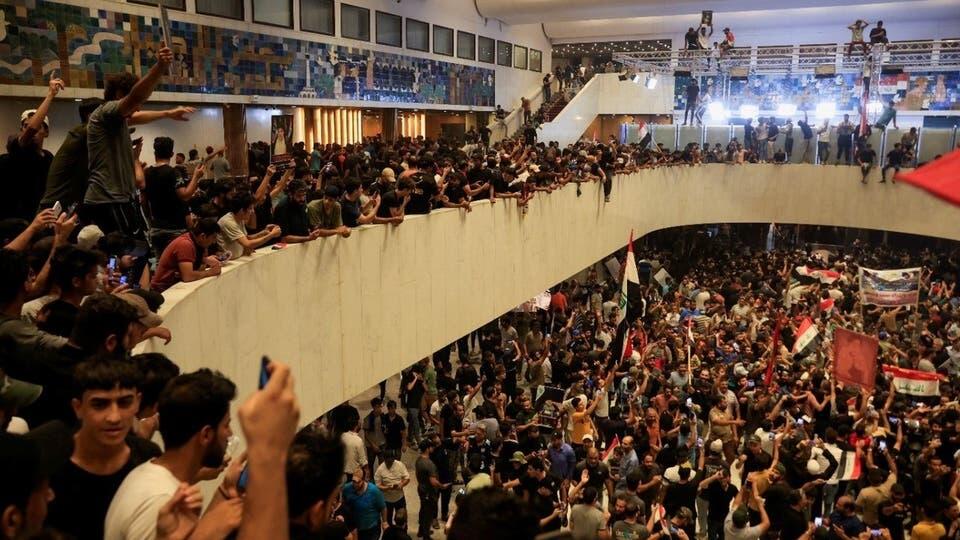 Демонстранты прорвались в здание парламента Ирака