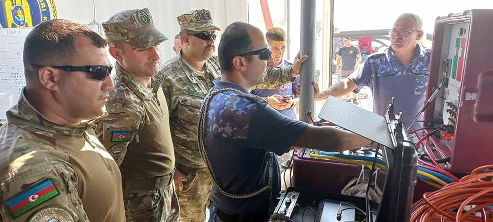 Азербайджанские военнослужащие на учениях в Румынии