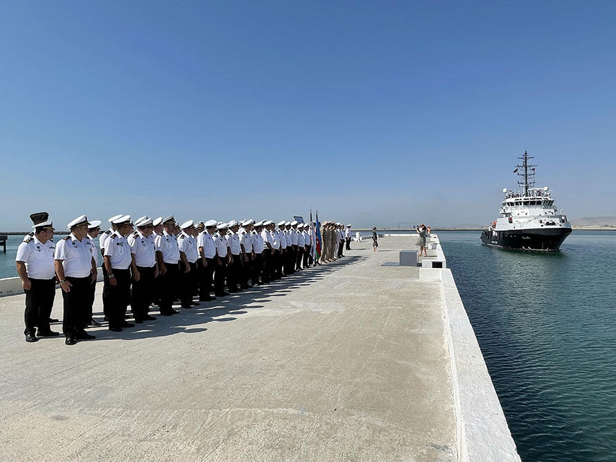Российские военные корабли прибыли в Баку