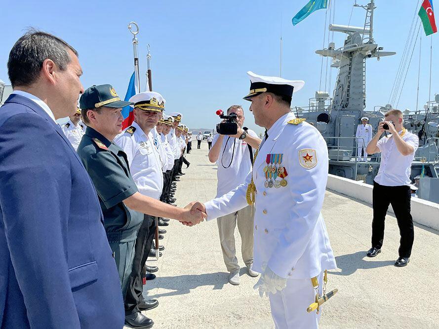 Корабли ВМС Казахстана вошли в бакинскую бухту