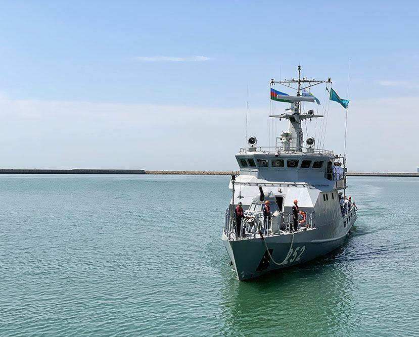 Корабли ВМС Казахстана вошли в бакинскую бухту