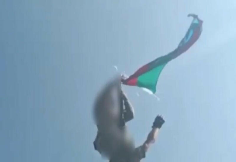 Флаг Азербайджана развевается над горой Буздух