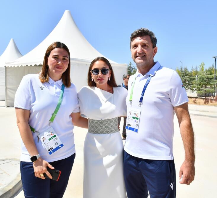 Президент Ильхам Алиев и Первая леди Мехрибан Алиева встретились со спортсменами, представляющими нашу страну на V Играх исламской солидарности в Конье