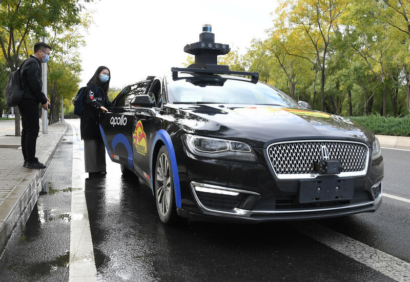 В Китае разрешили эксплуатировать роботизированные такси без водителя