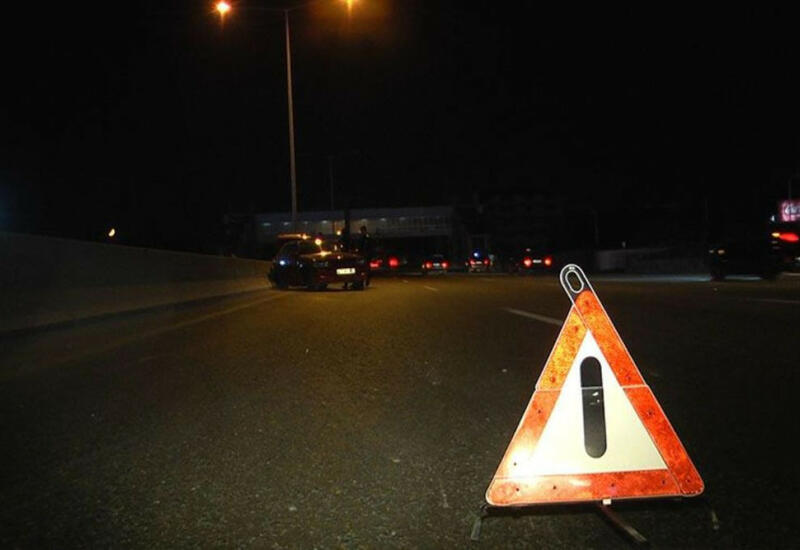 В Баку пешеходы избили сбившего их водителя