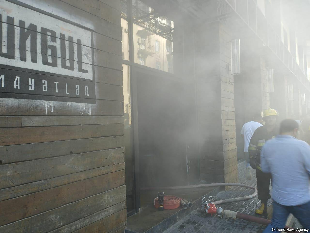 Пожар в ресторане в центре Баку