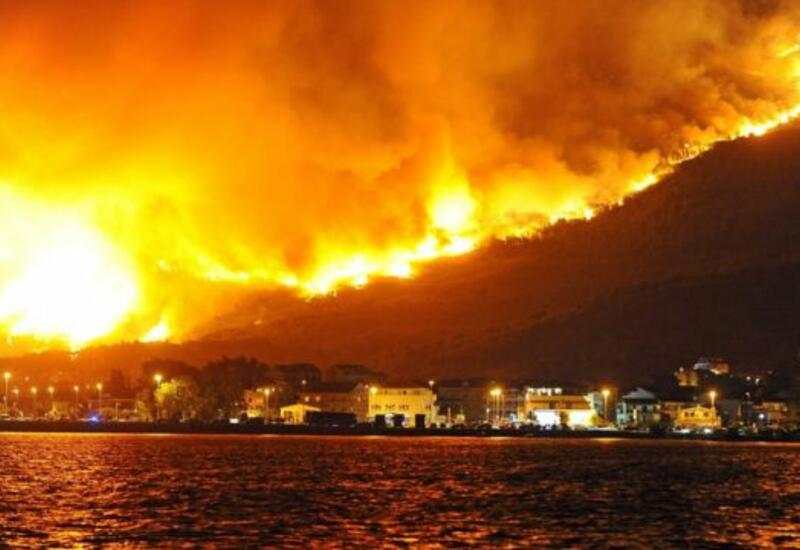 Природные пожары в Черногории приближаются к пляжам