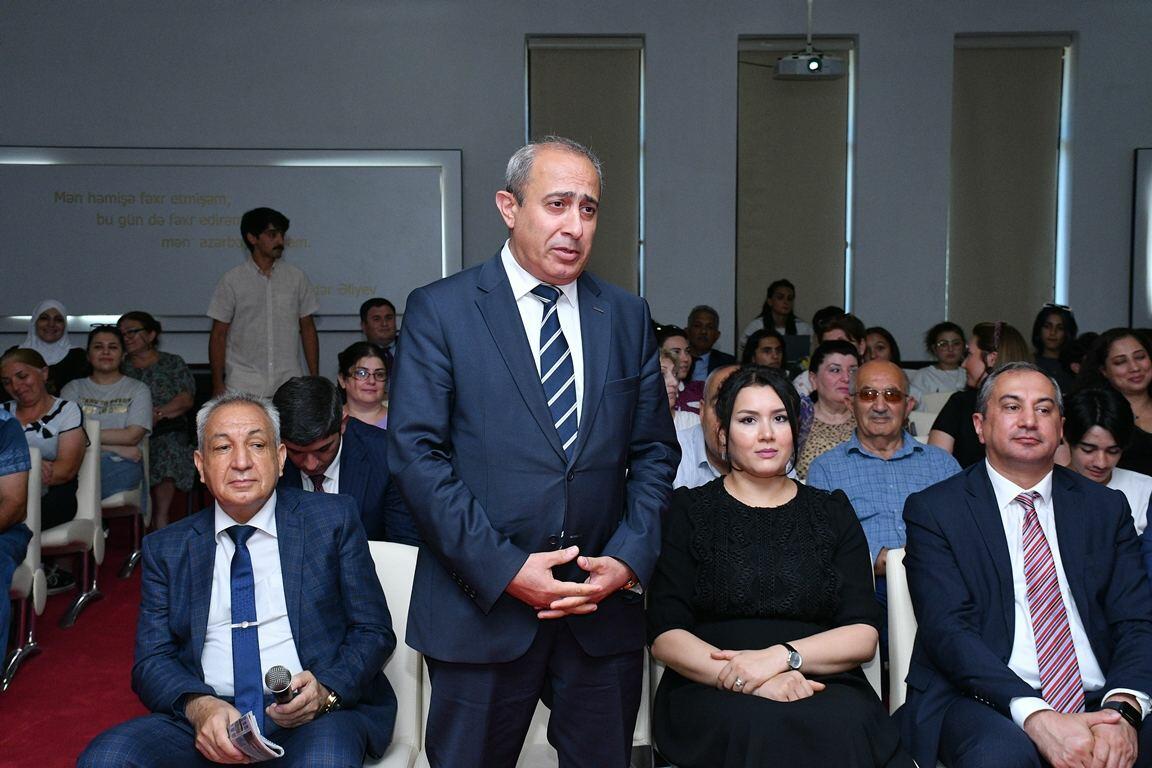 В Баку прошла встреча с народным писателем Анаром