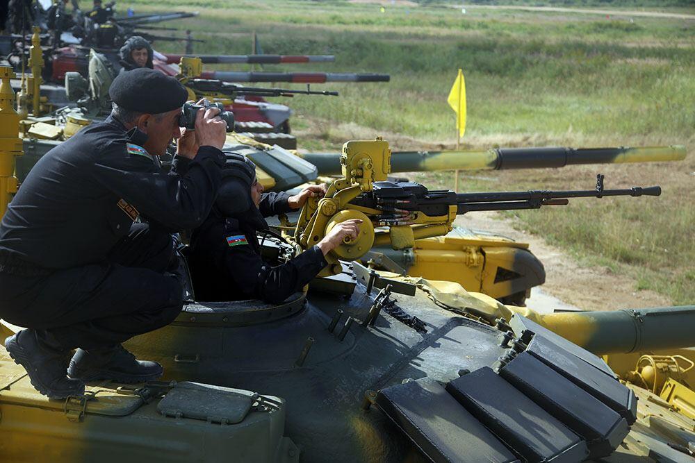Азербайджанские танкисты готовятся к «Танковому биатлону»