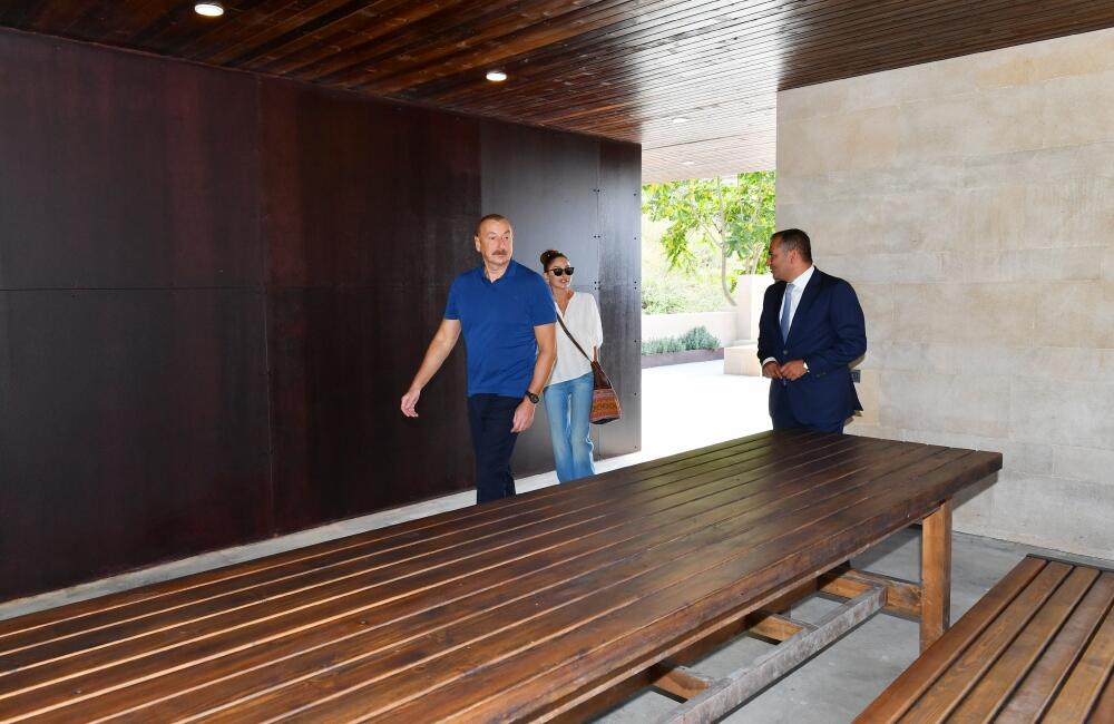 Президент Ильхам Алиев и Первая леди Мехрибан Алиева ознакомились с работами по реконструкции в мавзолее Дири Баба в Гобустанском районе