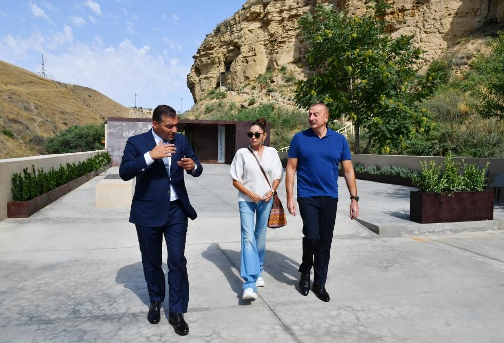 Президент Ильхам Алиев и Первая леди Мехрибан Алиева ознакомились с работами по реконструкции в мавзолее Дири Баба в Гобустанском районе