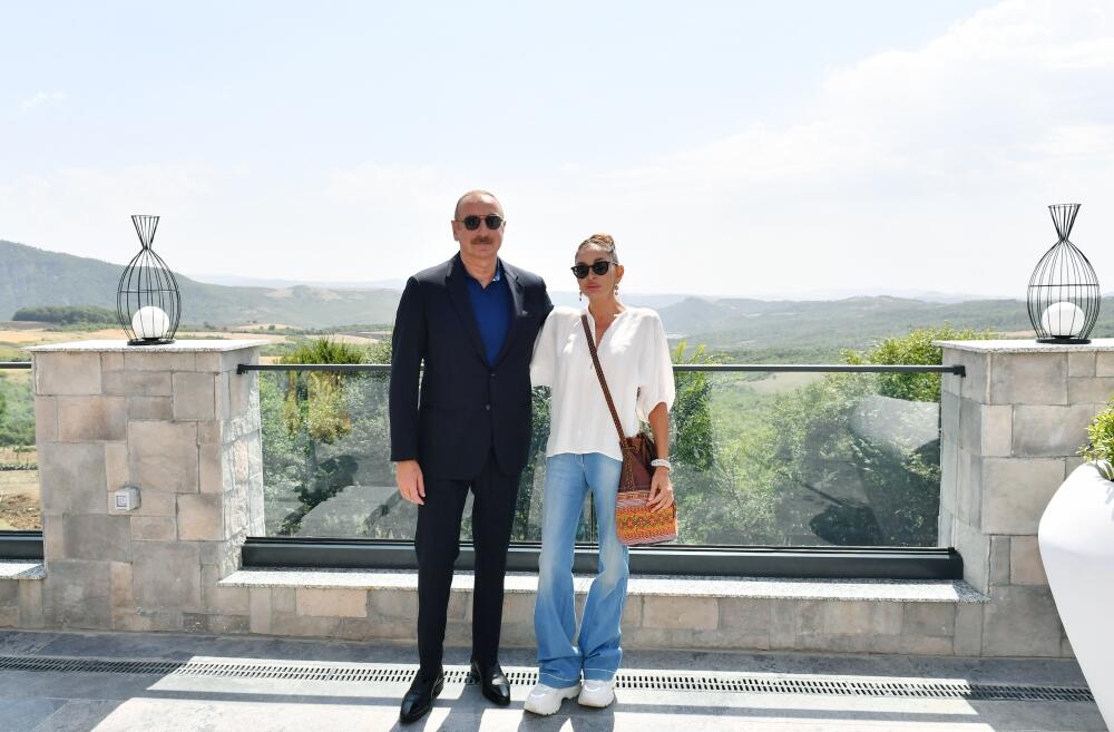 Президент Ильхам Алиев и Первая леди Мехрибан Алиева приняли участие в открытии отеля Basqal Resort & Spa в Исмаиллы