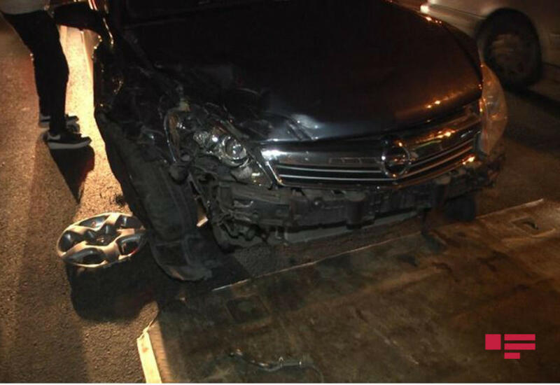В Баку столкнулись 3 автомобиля, есть пострадавший