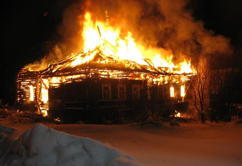 Четырехкомнатный дом сгорел дотла в Гейчае