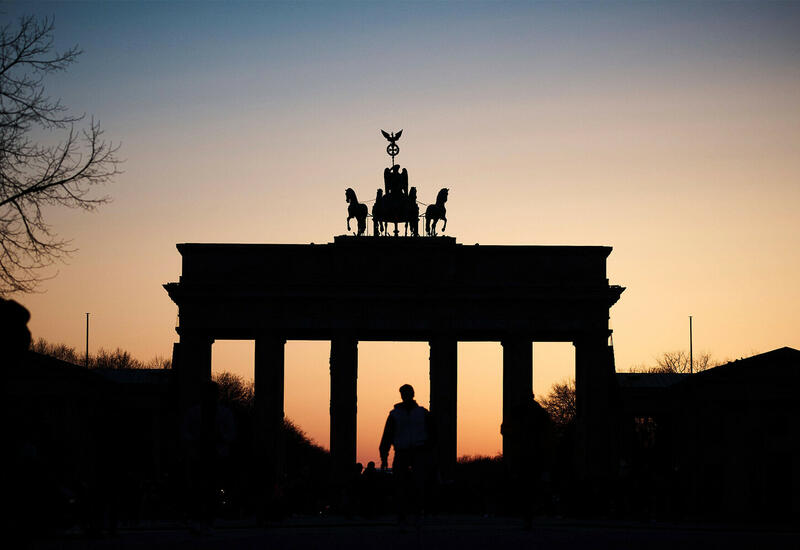 Власти Берлина отключили подсветку 100 зданий