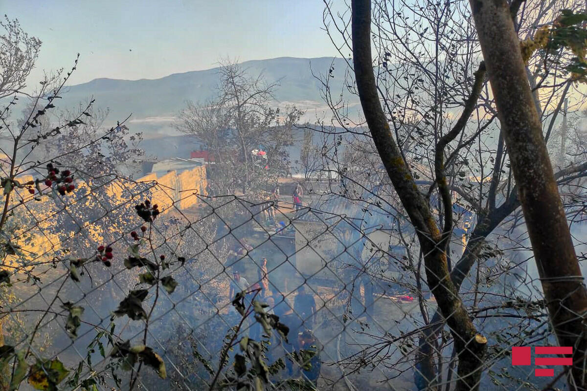 В результате пожара в Шабране пострадали несколько зданий