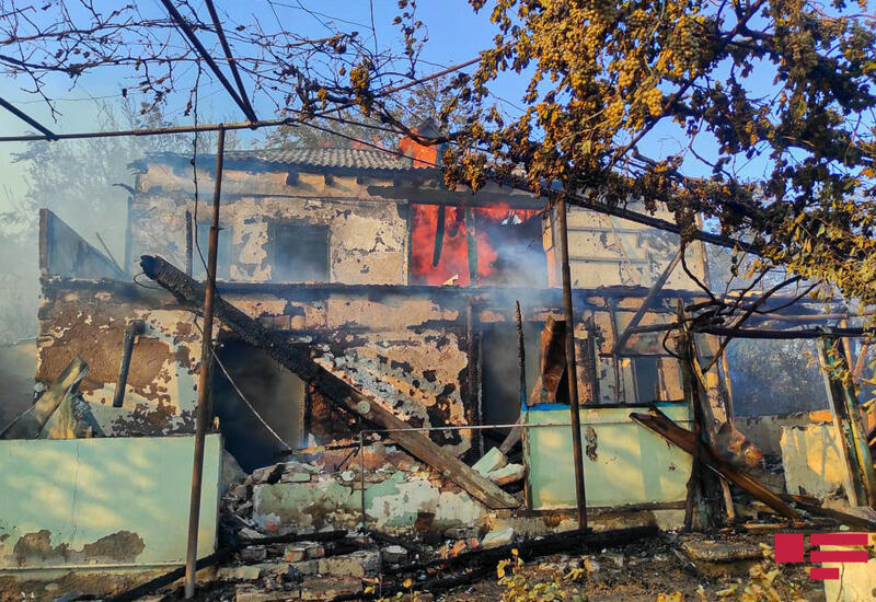 В результате пожара в Шабране пострадали несколько зданий