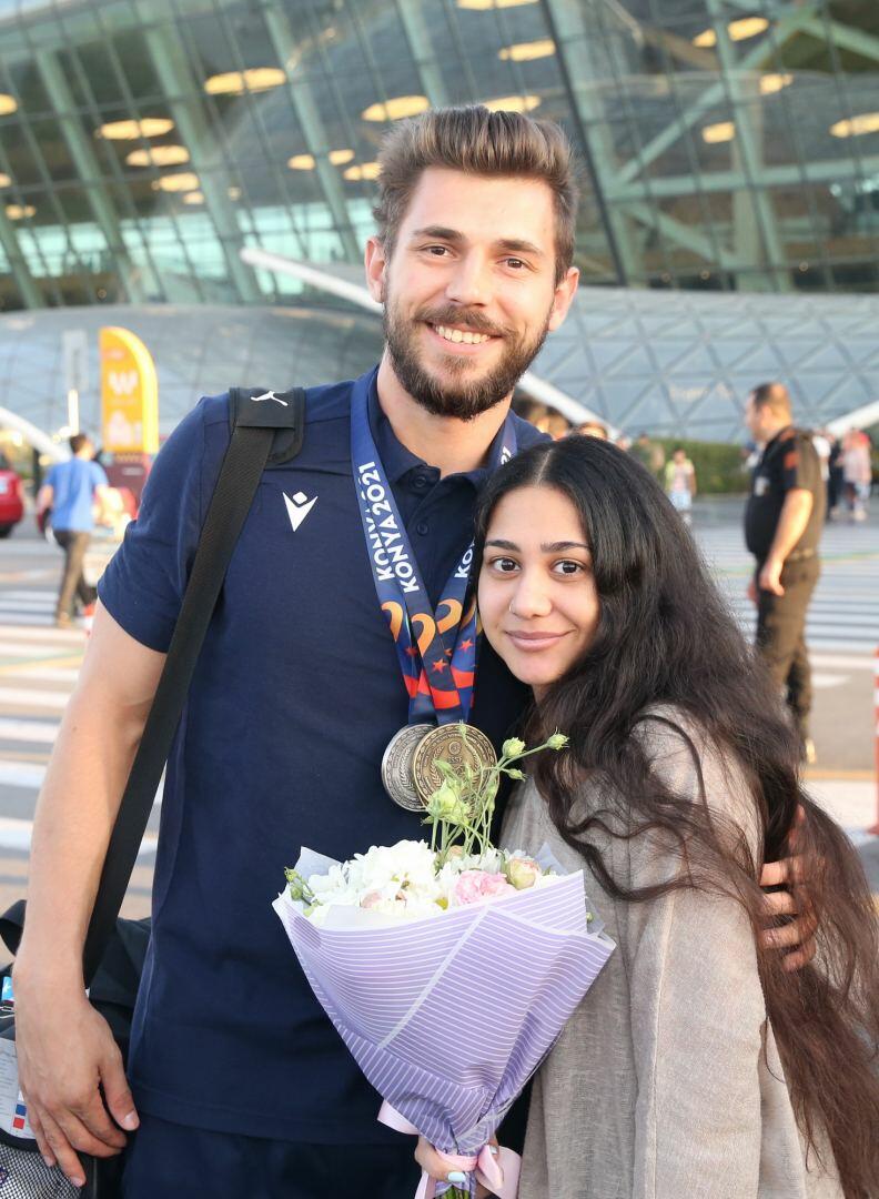 Азербайджанские гимнасты–медалисты Исламиады вернулись с наградами на родину