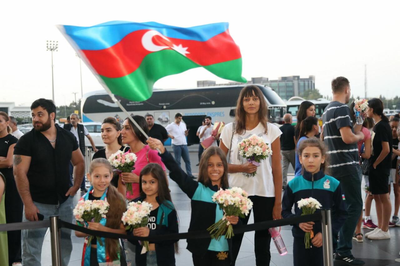 Азербайджанские гимнасты–медалисты Исламиады вернулись с наградами на родину