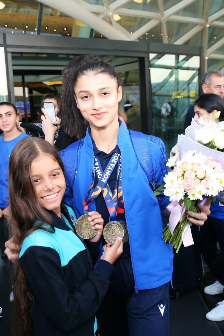 Gimnastlarımız İslamiadadan vətənə medallarla qayıdıblar