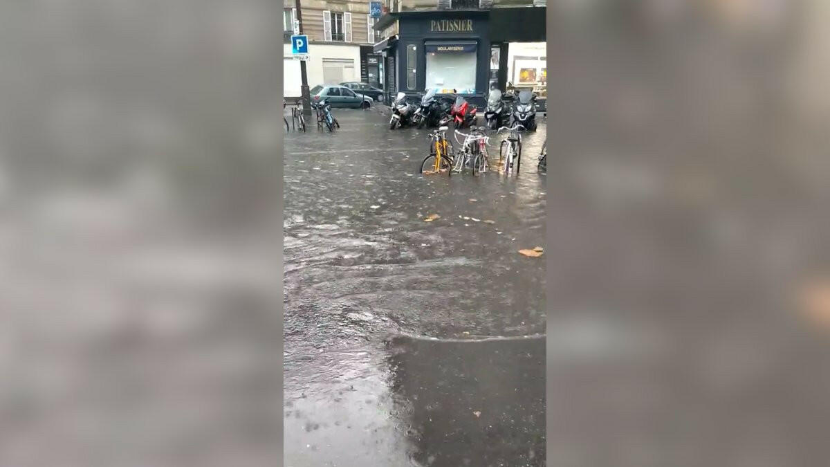 В Париже из-за наводнения закрылись станции метро