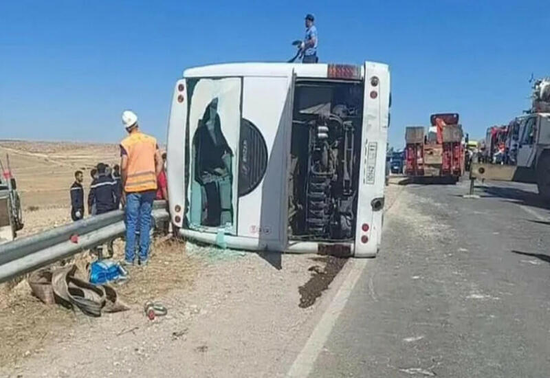 В Марокко перевернулся автобус: много погибших и раненых