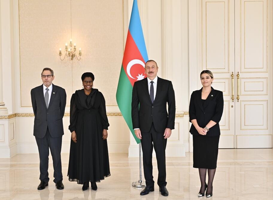 Президент Ильхам Алиев принял верительные грамоты новоназначенного посла ЮАР