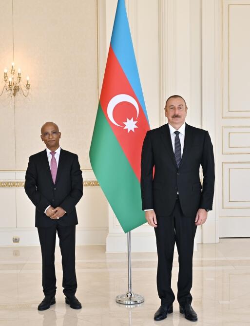 Президент Ильхам Алиев принял верительные грамоты новоназначенного посла Эфиопии