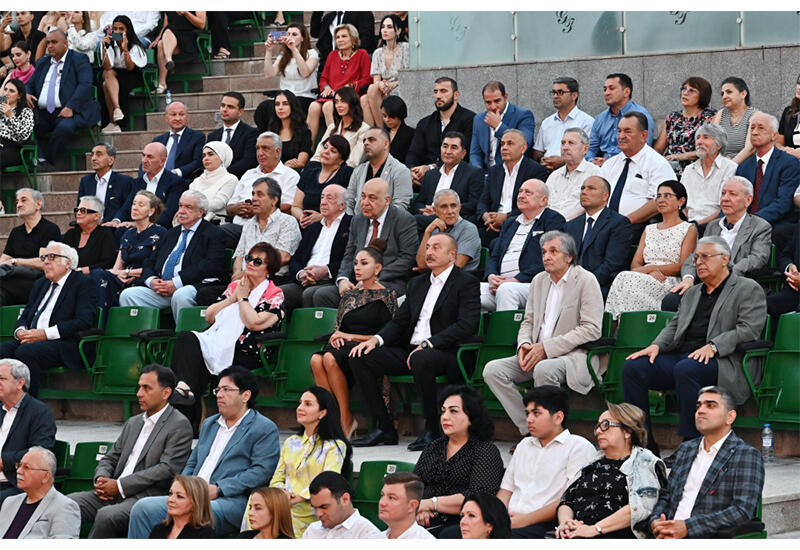 Президент Ильхам Алиев и Первая леди Мехрибан Алиева приняли участие в вечере памяти, посвященном 80-летнему юбилею Муслима Магомаева