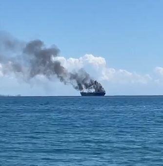 Хуситы обещают продолжать атаки судов в Красном море