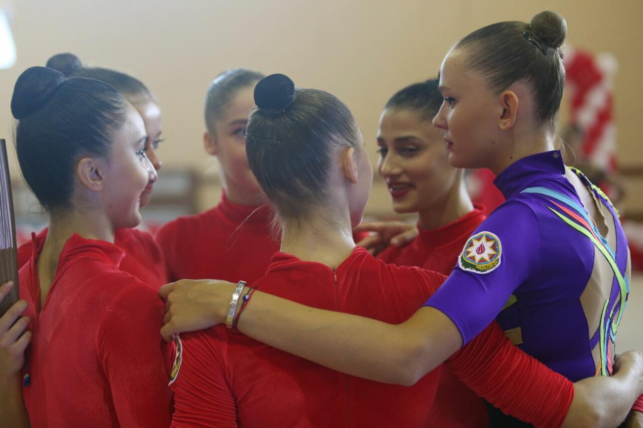 Перед чемпионатом мира в Болгарии азербайджанские гимнастки выступили в Сумгайыте
