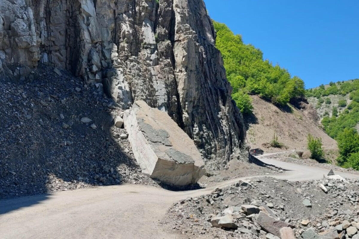 Обвалы и камнепады в пещере