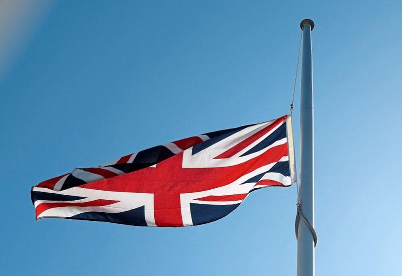 В связи с кончиной Елизаветы II в посольстве Британии в Азербайджане приспущены флаги