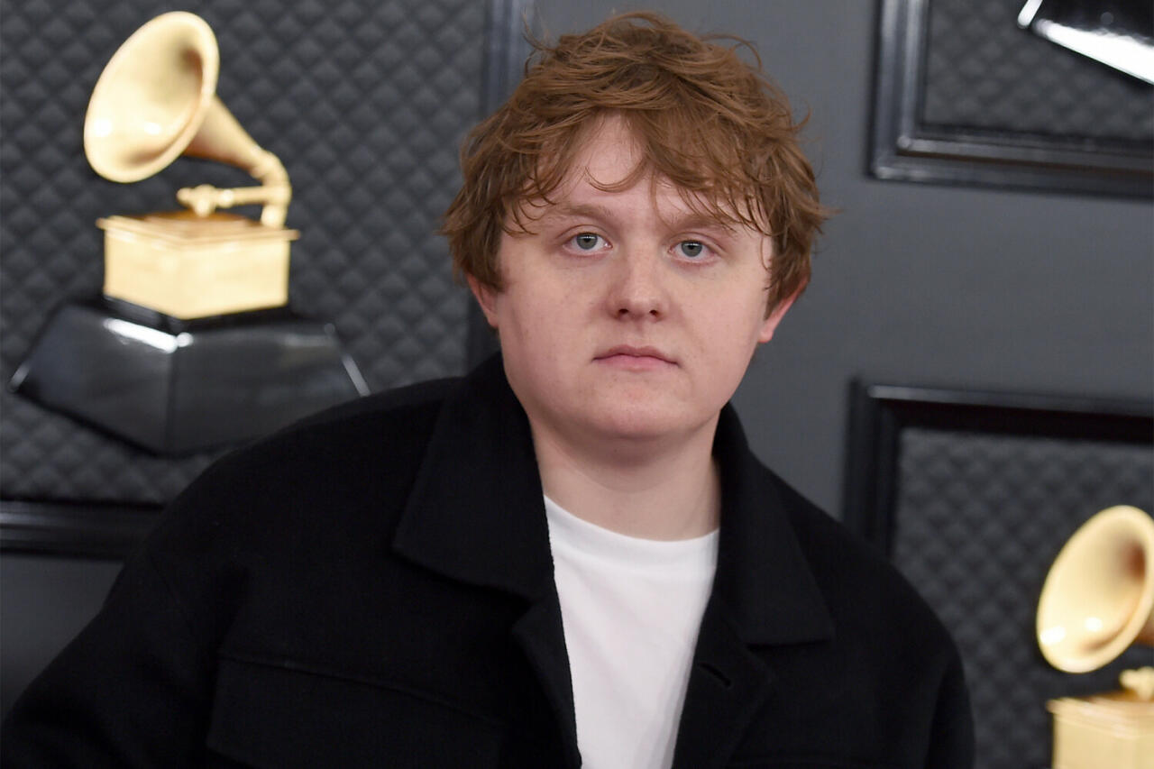 У автора хита «Someone You Loved» диагностировали синдром Туретта