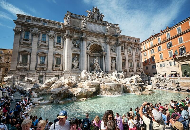 Присевшего у фонтана в Риме туриста оштрафовали на 450 долларов