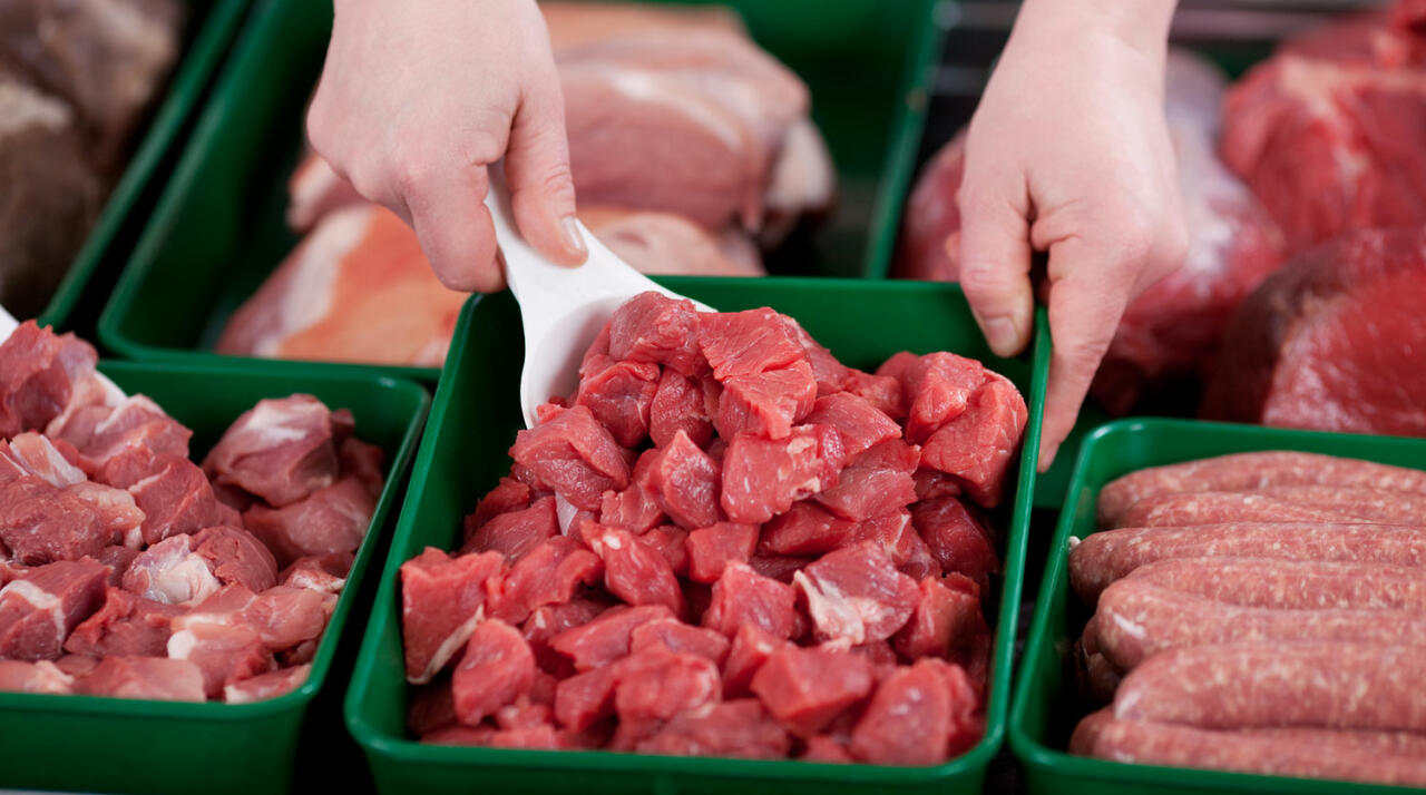 Британские магазины нанимают охранников мяса