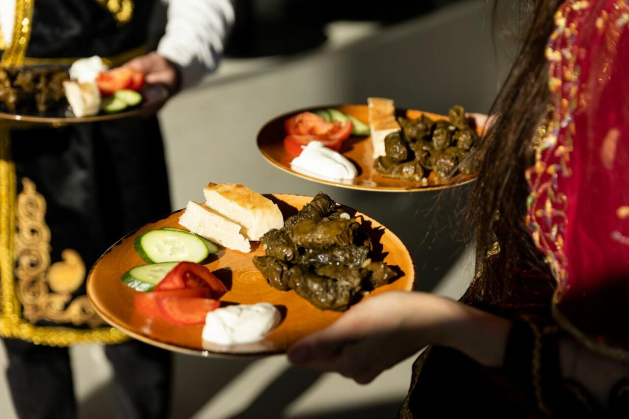 В Эстонии представлены азербайджанские блюда и картины Ровшана Нура