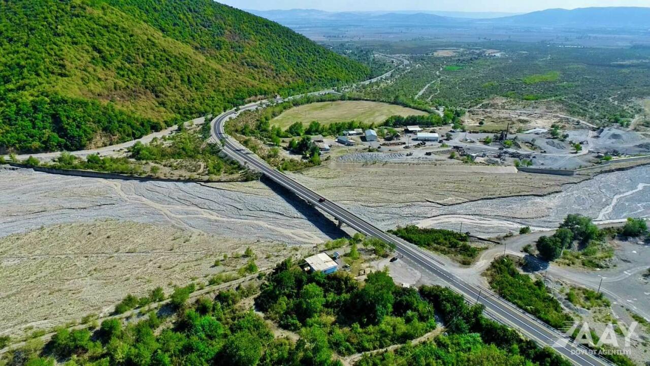 Основная часть автодороги Огуз-Шеки реконструирована