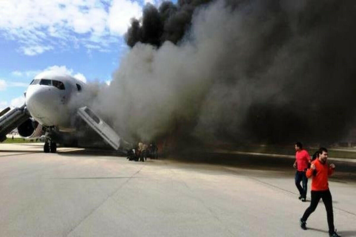 В Иране загорелся самолет