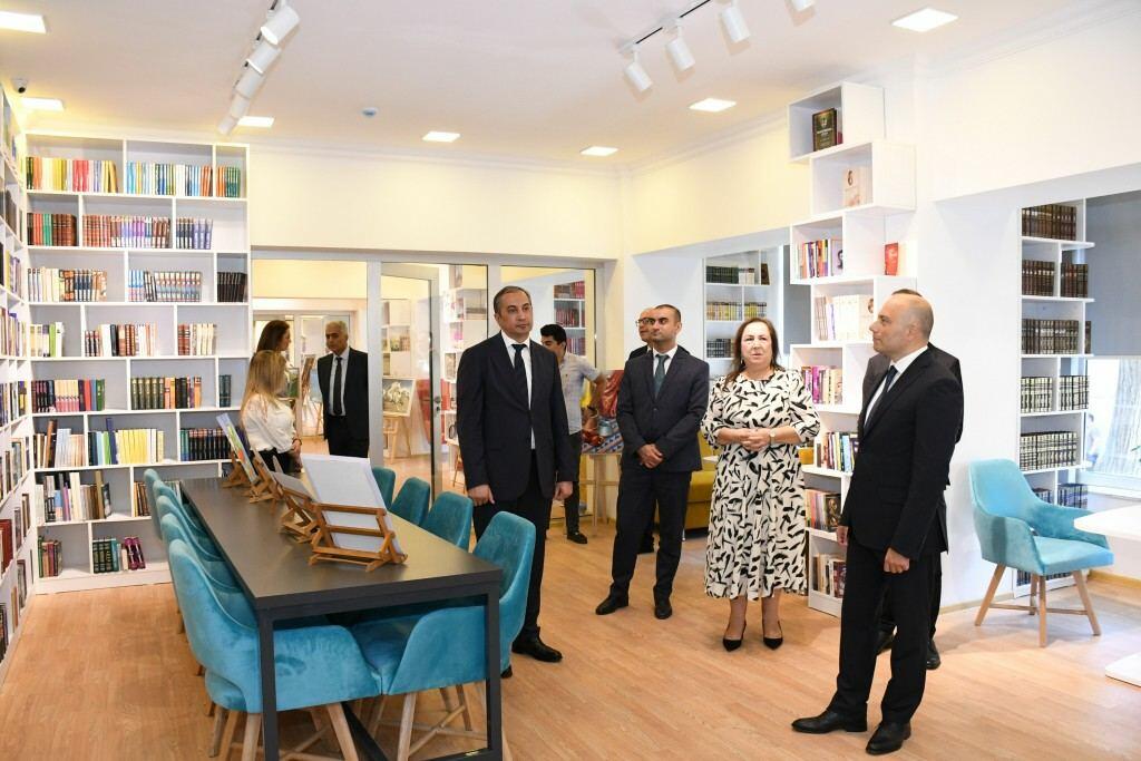 Анар Керимов принял участие в открытии после капремонта центральной библиотеки и детской музыкальной школы в одном из районов Баку