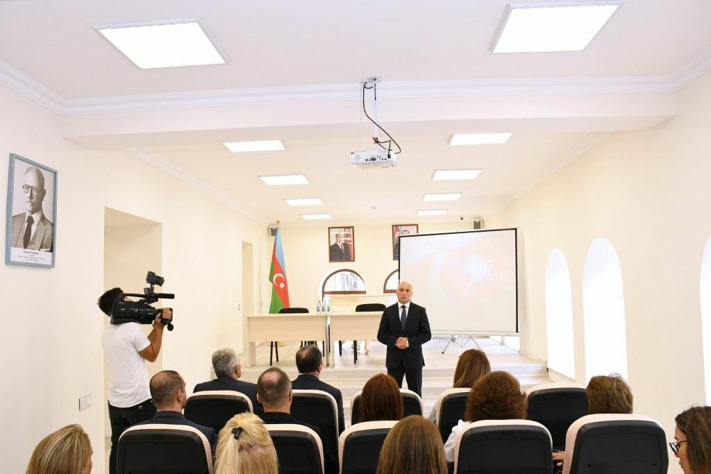 Анар Керимов принял участие в открытии после капремонта центральной библиотеки и детской музыкальной школы в одном из районов Баку