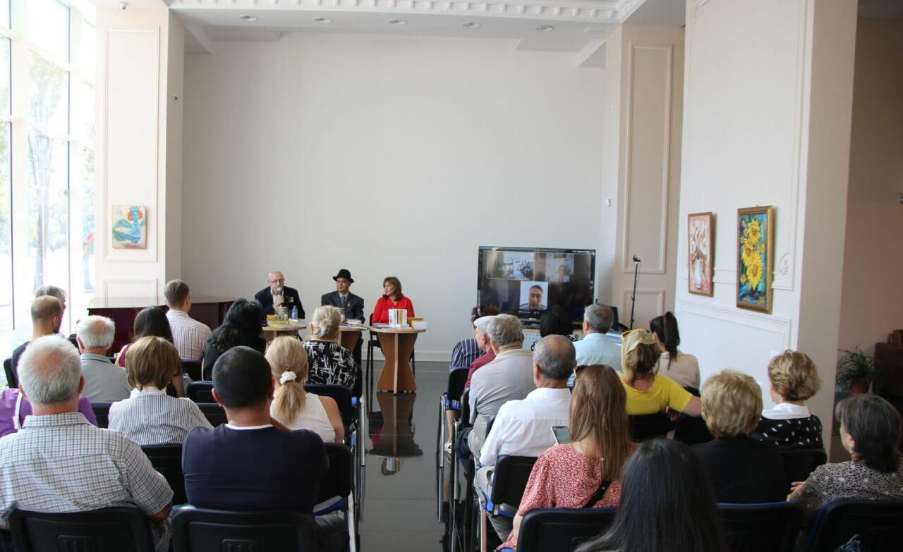 Писатели из Египта и России провели в Баку творческую встречу