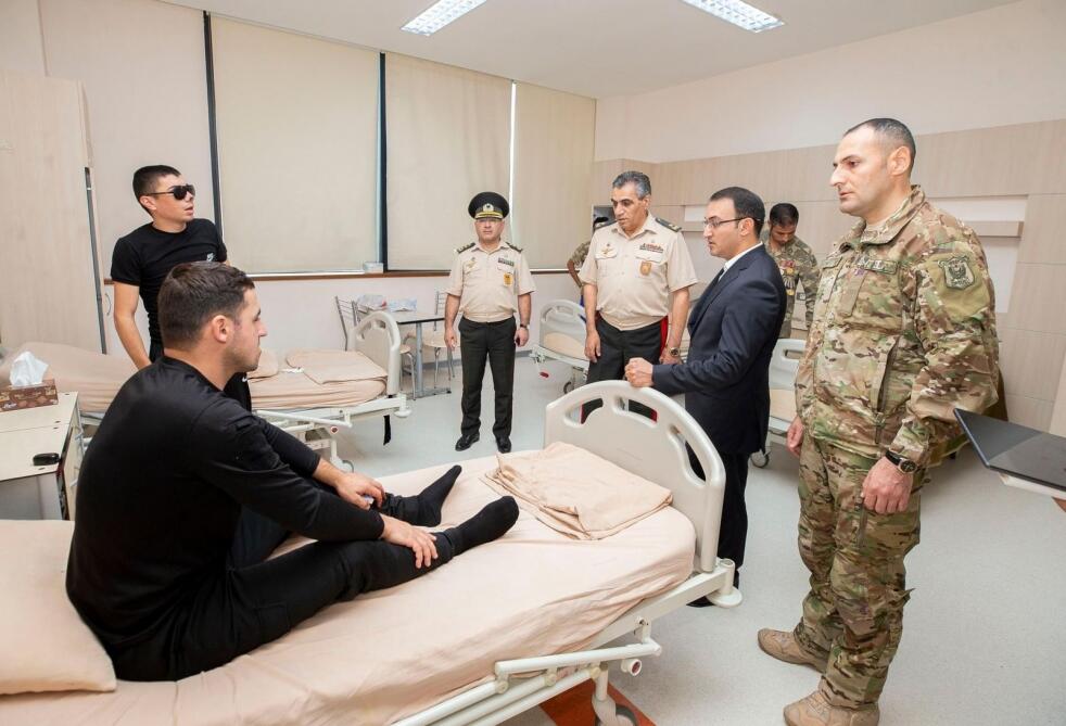 Руководитель фонда YAŞAT посетил раненых военнослужащих